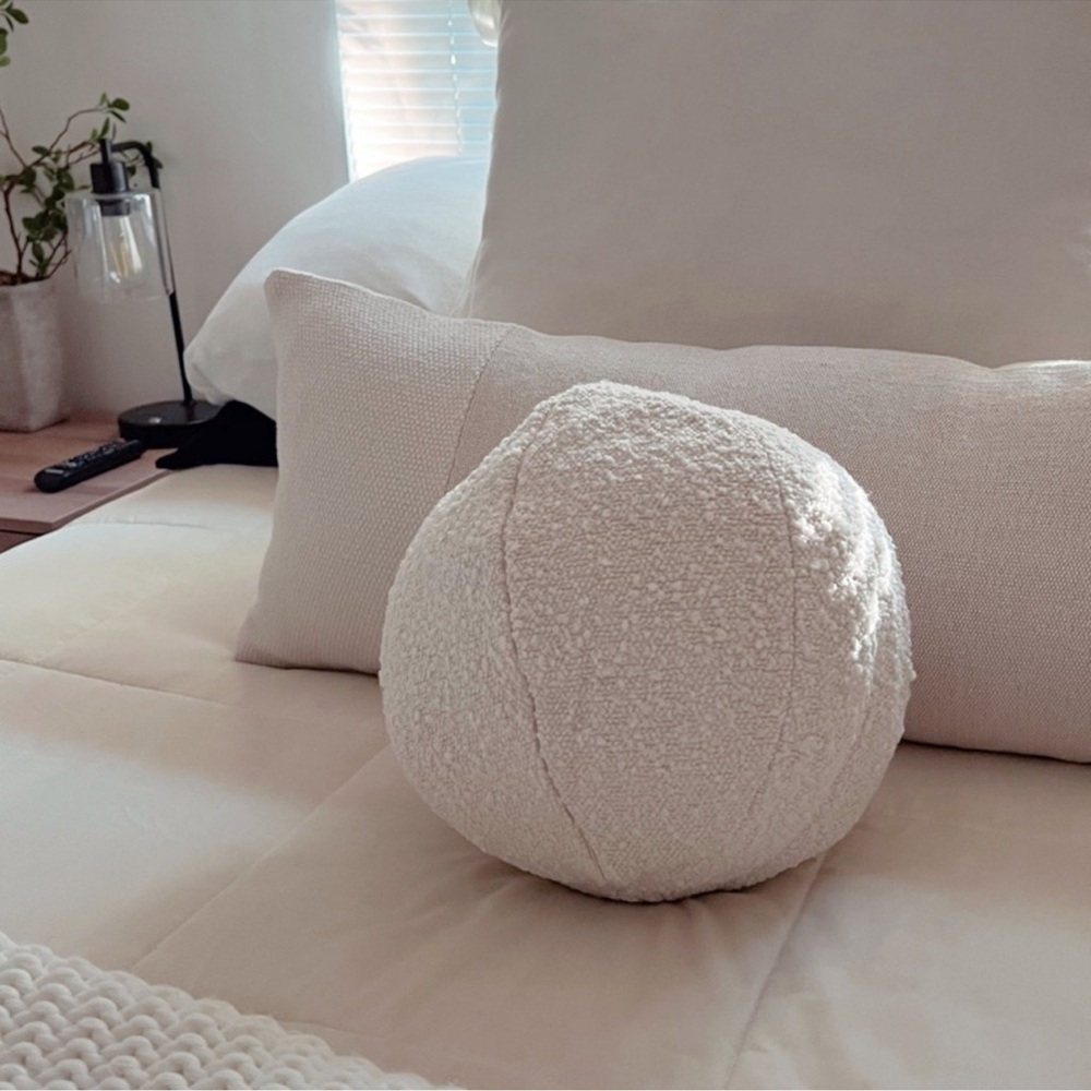 Circular pillow